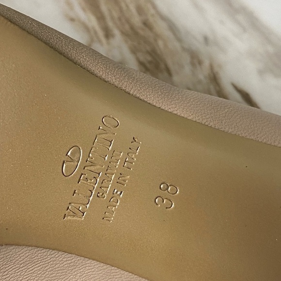 AUTHENTIC Valentino Garavani pink nude pointed toe heels and free neckla… - Picture 10 of 12